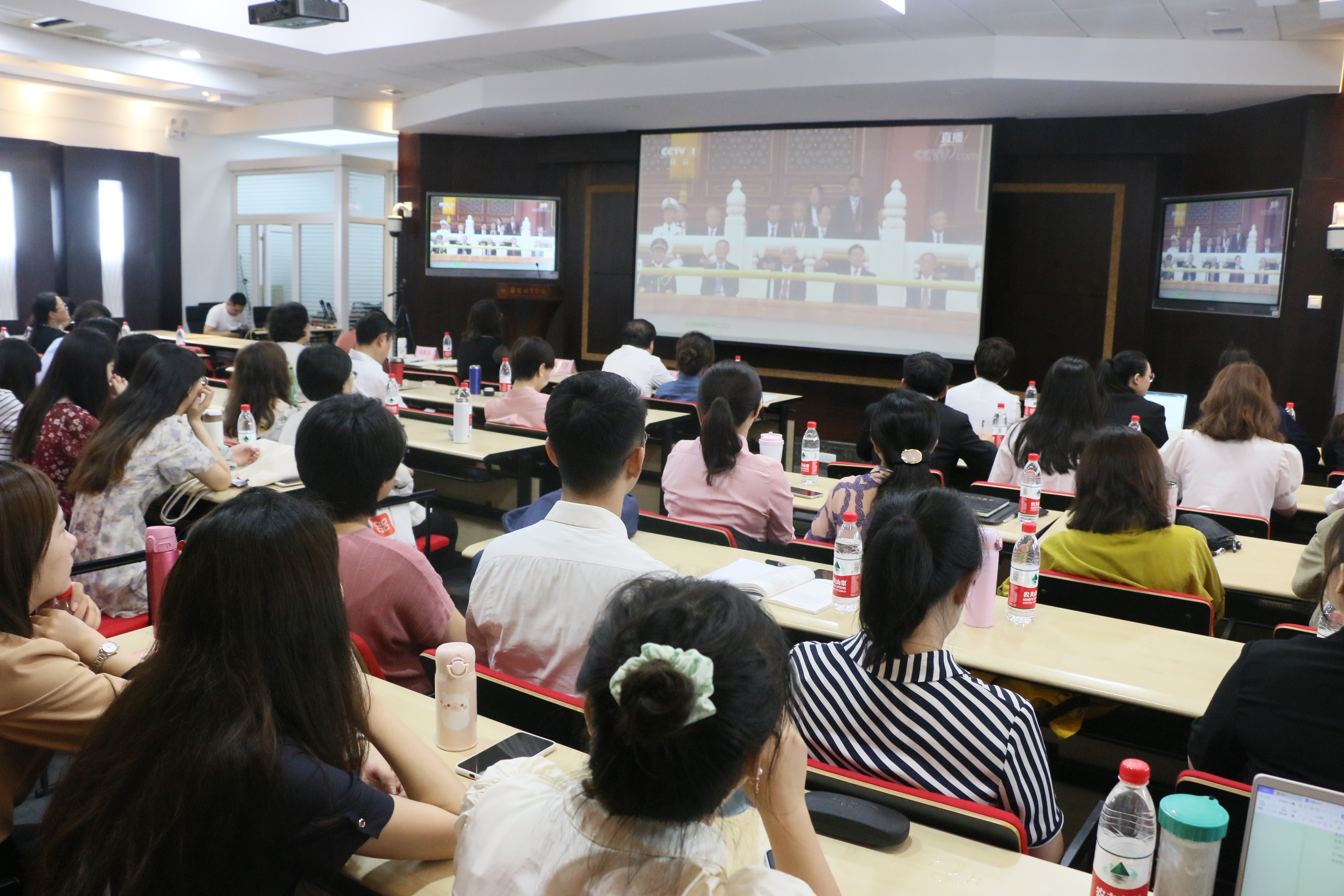 学院师生党员集体收看庆祝中国共产党成立100周年大会
